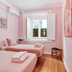 Charming 4 Bedroom In Chiado Лісабон