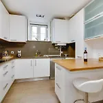 Charming 4 Bedroom In Chiado Apartment *