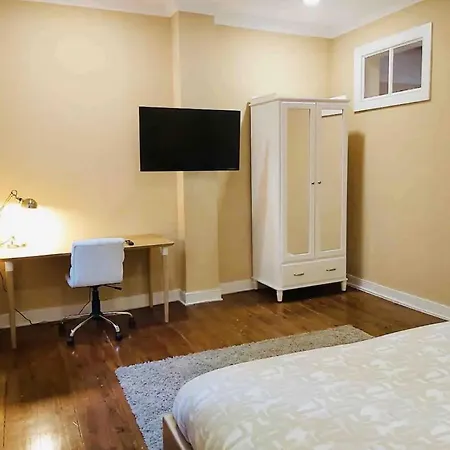 Апартаменти Charming 4 Bedroom In Chiado Лісабон