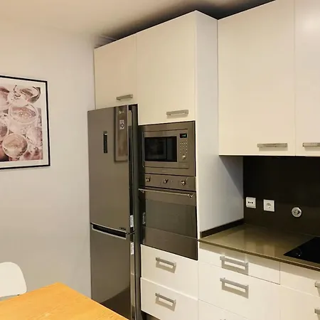 Charming 4 Bedroom In Chiado Апартаменти