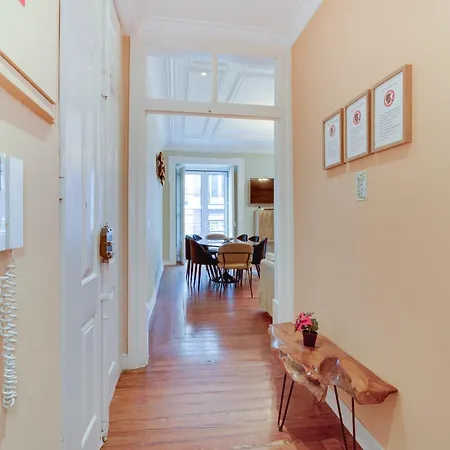 Charming 4 Bedroom In Chiado Апартаменти *