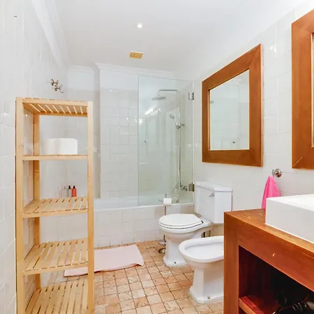 Charming 4 Bedroom In Chiado