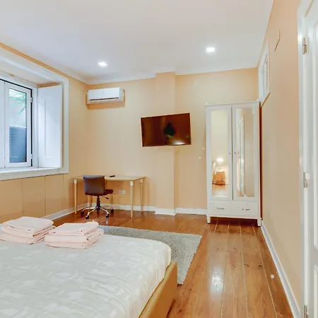 Charming 4 Bedroom In Chiado Lisboa