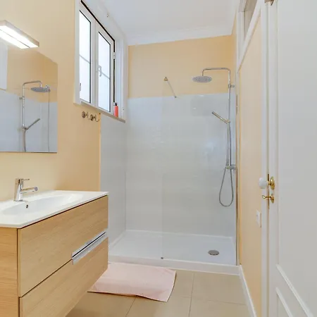 Apartamento Charming 4 Bedroom In Chiado Lisboa