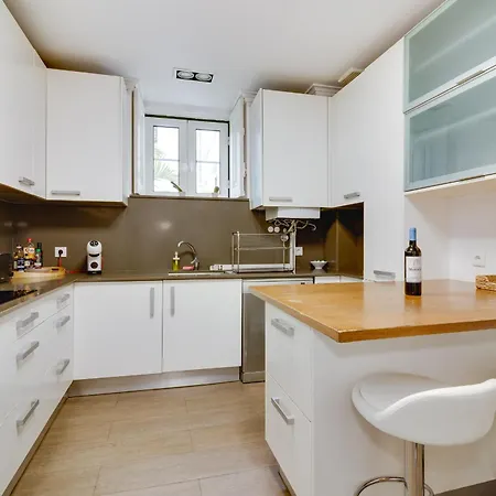 Charming 4 Bedroom In Chiado Apartamento *