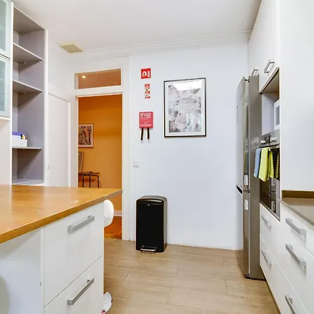 Apartamento Charming 4 Bedroom In Chiado Lisboa