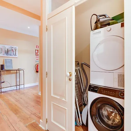 Charming 4 Bedroom In Chiado