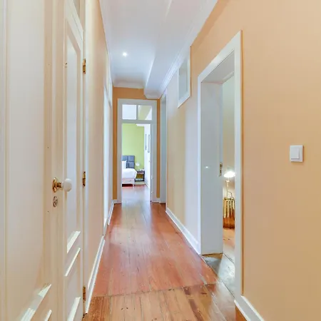 Apartamento Charming 4 Bedroom In Chiado