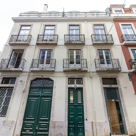 Apartamento Charming 4 Bedroom In Chiado *