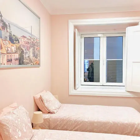 Apartment Charming 4 Bedroom In Chiado