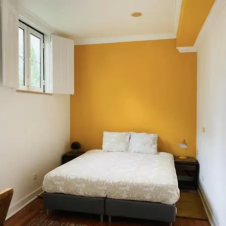 Charming 4 Bedroom In Chiado Apartment