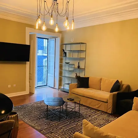 Charming 4 Bedroom In Chiado Apartment