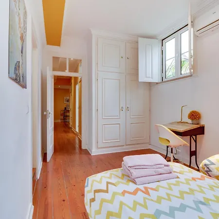 Apartment Charming 4 Bedroom In Chiado