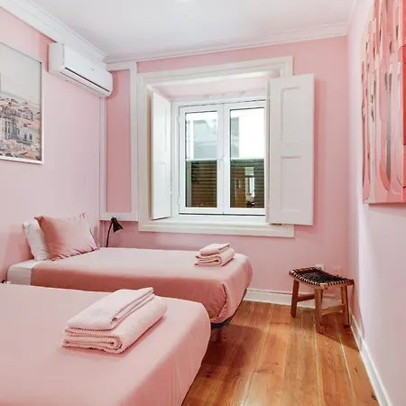 Charming 4 Bedroom In Chiado Lisboa